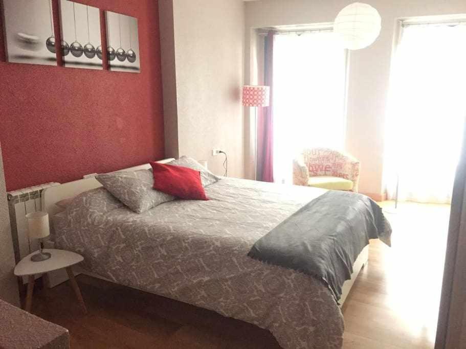 Apartamento Ayla Ayuntamiento ปัมโปลนา ภายนอก รูปภาพ