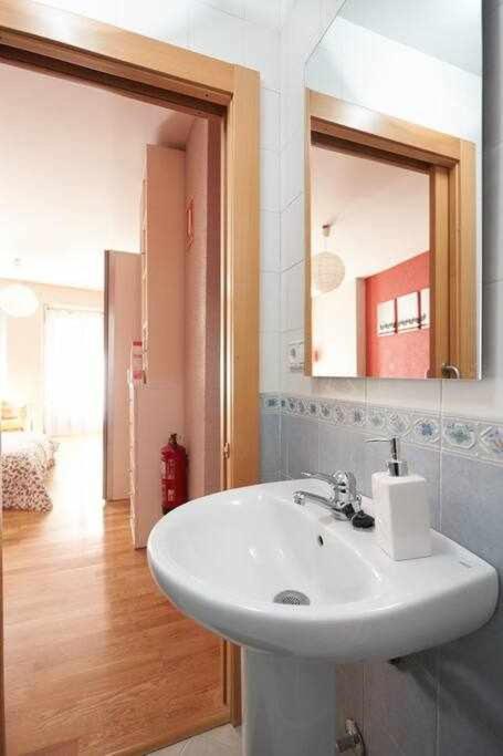 Apartamento Ayla Ayuntamiento ปัมโปลนา ภายนอก รูปภาพ